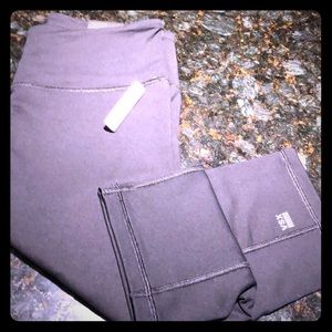 Knockout Crop Medium Rise